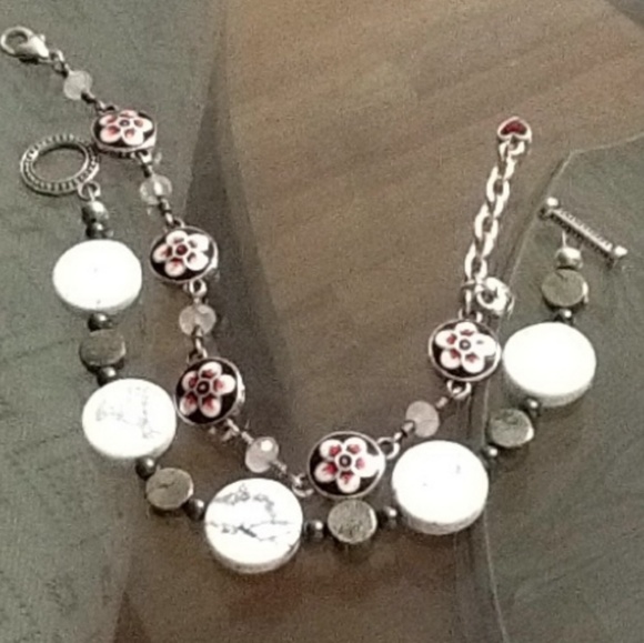 Costume jewelry bracelets - Picture 2 of 4